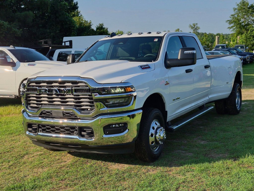 New 2026 RAM 3500 Big Horn AWD/4WD image 4