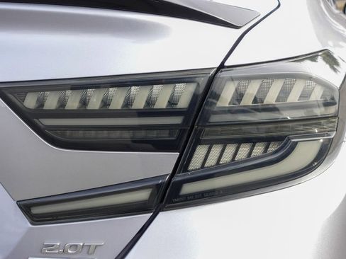 Used 2020 Honda Accord Touring image 6