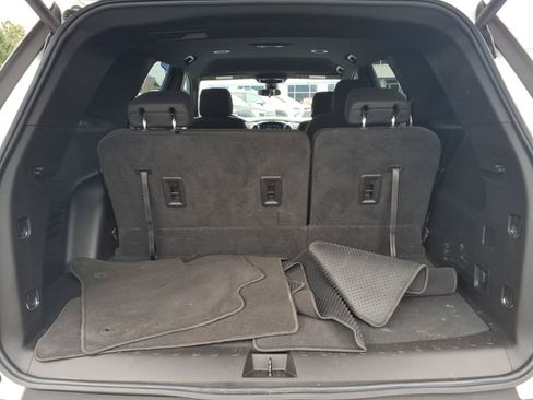 Used 2023 Chevrolet Traverse LT FWD image 25