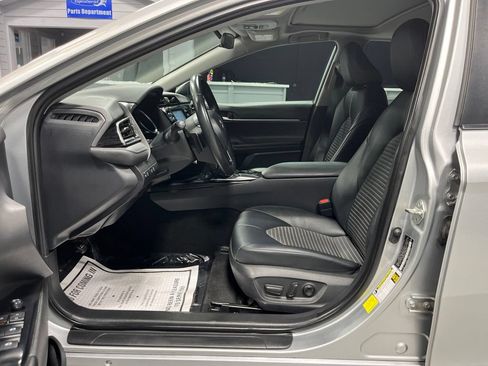 Used 2020 Toyota Camry SE FWD image 14