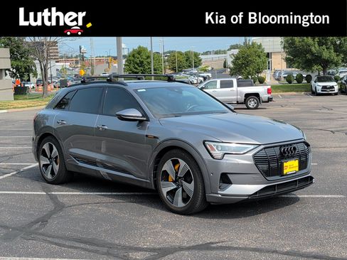 Used 2022 Audi e-tron Premium Plus w/ Premium Plus Package AWD/4WD image 1