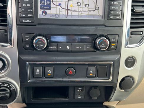 Used 2017 Nissan Titan SV image 22