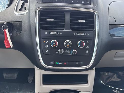 Used 2015 Dodge Grand Caravan SE w/ Quick Order Package 29E SE FWD image 28
