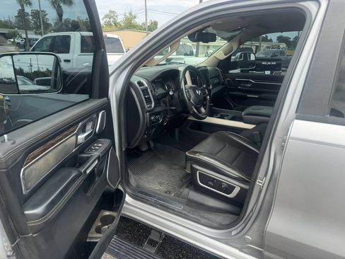 Used 2019 RAM 1500 Laramie AWD/4WD image 10
