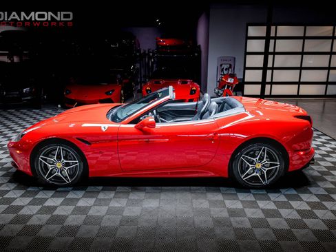 Used 2015 Ferrari California T image 63