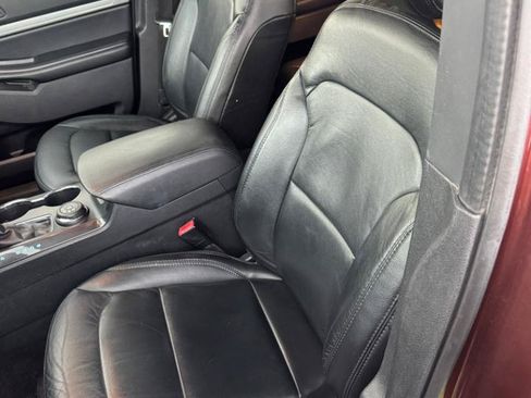 Used 2018 Ford Explorer XLT w/ Equipment Group 202A AWD/4WD image 7