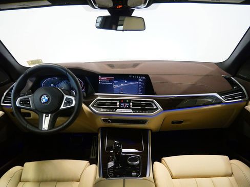 Used 2019 BMW X5 xDrive50i w/ M Sport Package AWD/4WD image 17