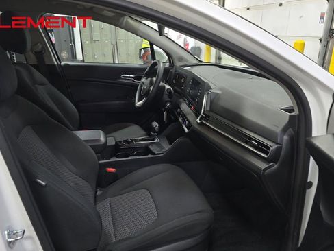 Used 2024 Kia Sportage LX image 17