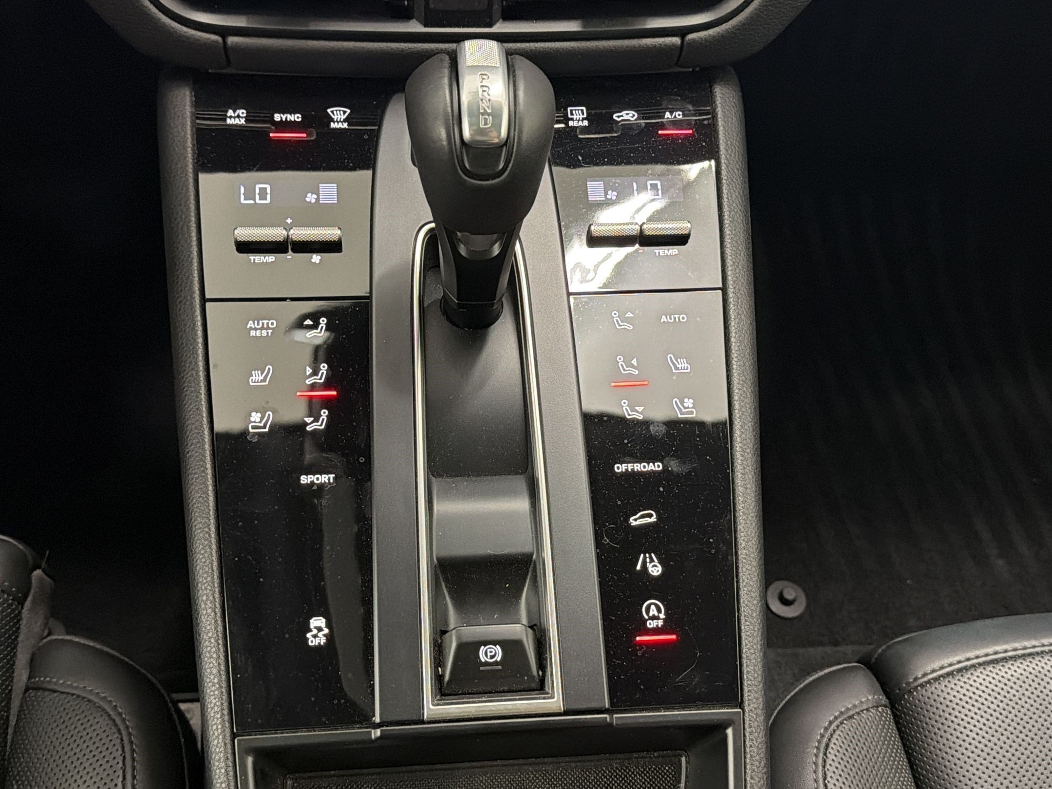 Used 2024 Porsche Macan AWD/4WD image 16
