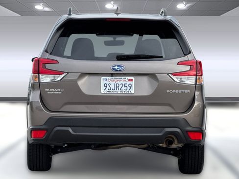 Used 2023 Subaru Forester Premium image 8
