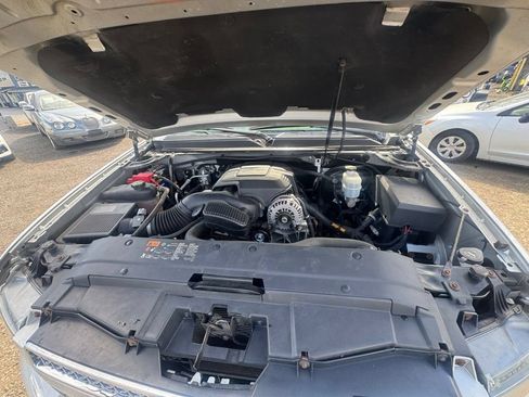 Used 2013 Chevrolet Avalanche LTZ AWD/4WD image 44