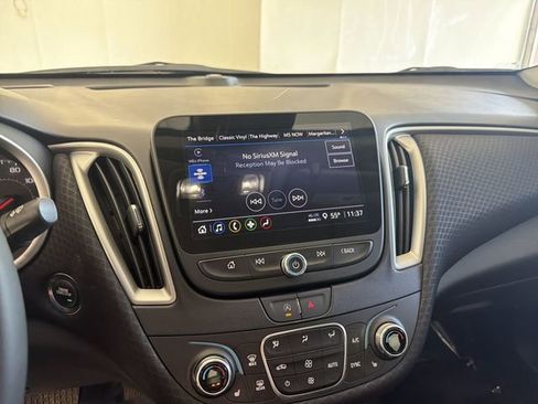 Used 2023 Chevrolet Malibu LT w/ Sport Edition image 24