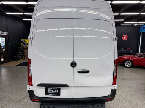 Used 2020 Mercedes-Benz Sprinter 2500 image 4