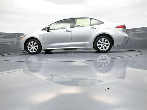 Certified 2024 Toyota Corolla LE AWD/4WD image 31