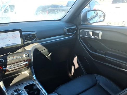 Used 2020 Ford Explorer XLT w/ Equipment Group 202A image 13