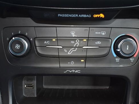Used 2017 Ford Focus SE FWD image 26