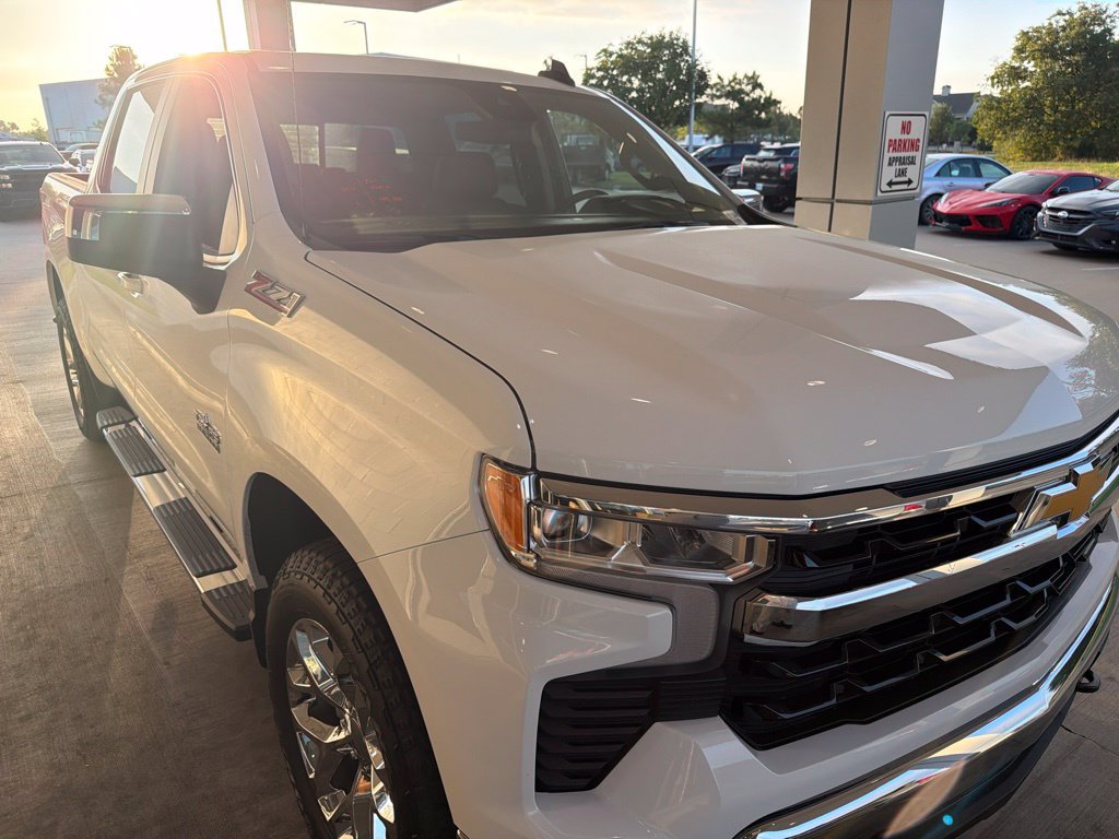 Used 2026 Chevrolet Silverado 1500 LT AWD/4WD image 3