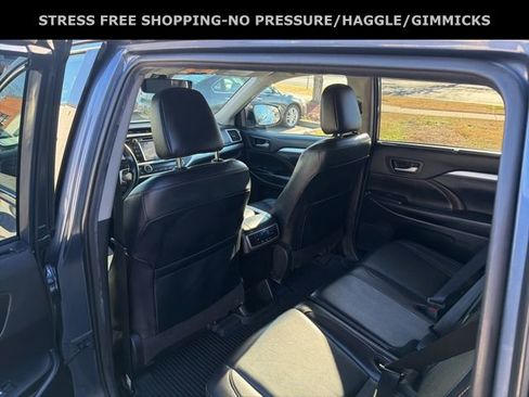 Used 2019 Toyota Highlander XLE image 26