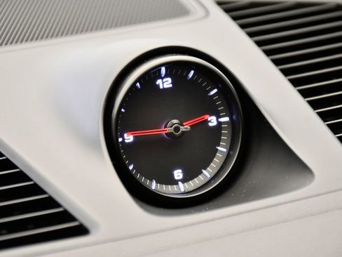 Used 2022 Porsche Cayenne Platinum Edition image 20