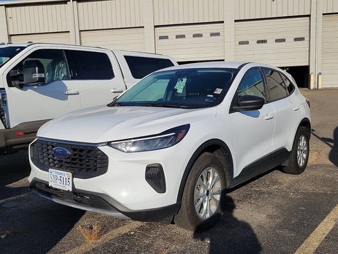 Used 2025 Ford Escape Active AWD/4WD image 2