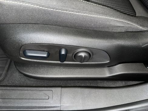 Certified 2023 GMC Acadia SLE w/ Driver Convenience Package image 3