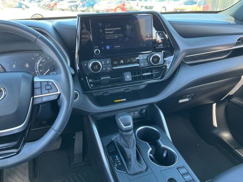 Used 2024 Toyota Highlander XSE image 18