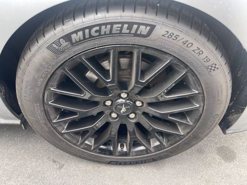 Used 2021 Ford Mustang GT Premium w/ GT Performance Package RWD image 3