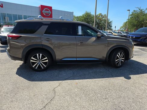 Certified 2023 Nissan Pathfinder Platinum w/ Cargo Package AWD/4WD image 9
