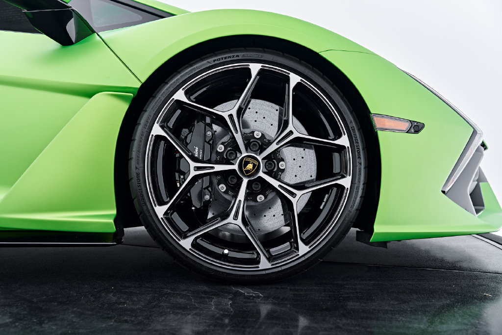 Used 2024 Lamborghini Revuelto AWD/4WD image 36