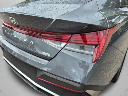Used 2025 Hyundai Elantra Hybrid FWD image 32