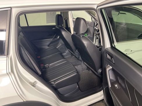 Used 2022 Volkswagen Tiguan SE AWD/4WD image 29