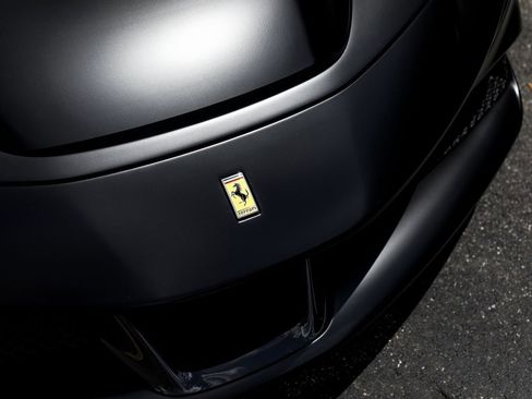 Used 2022 Ferrari SF90 Spider image 38