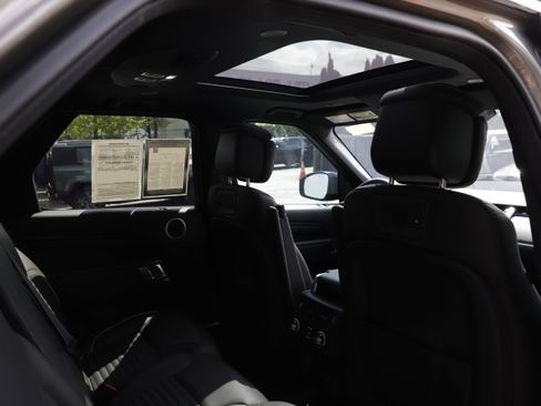 Certified 2023 Land Rover Discovery Metropolitan Edition AWD/4WD image 11