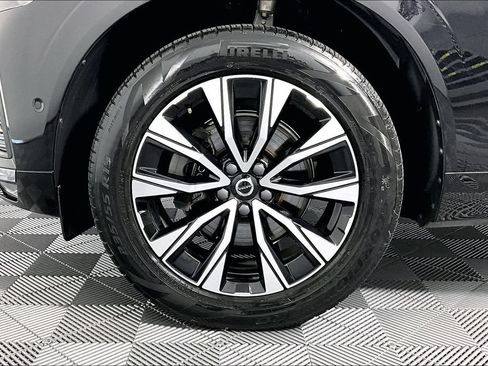 Used 2023 Volvo XC60 B5 Plus FWD image 8