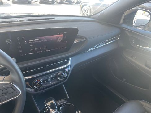 Used 2025 Buick Envista Sport Touring image 18