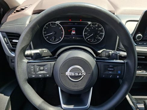 Used 2024 Nissan Rogue SV AWD/4WD image 18