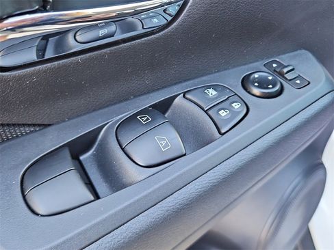 Used 2024 Nissan Kicks SV image 32