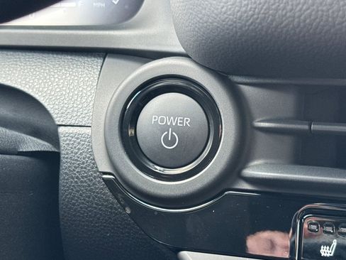 Certified 2025 Toyota Crown Signia image 27