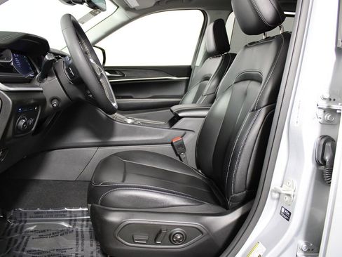 Used 2023 Jeep Grand Cherokee 30th Anniversary image 9