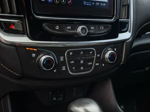 Used 2022 Chevrolet Traverse Premier FWD image 22