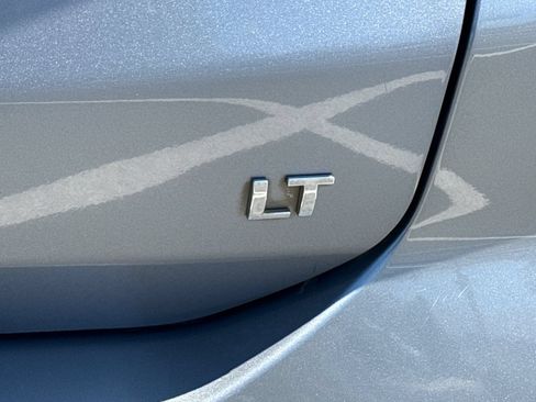 Used 2023 Chevrolet Equinox LT FWD image 12