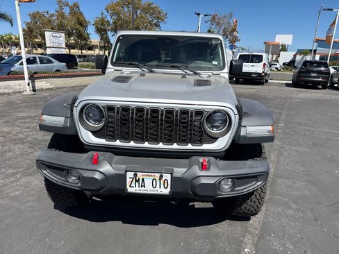 Used 2024 Jeep Wrangler Unlimited Rubicon AWD/4WD image 3