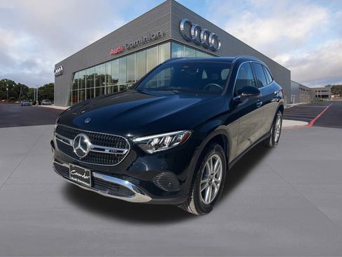 Used 2025 Mercedes-Benz GLC 300 4MATIC image 1