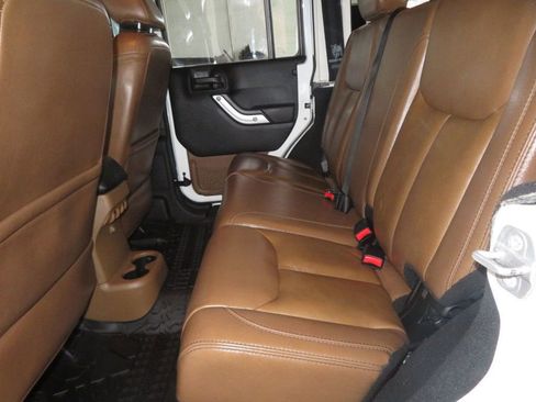 Used 2014 Jeep Wrangler Unlimited Sahara w/ Max Tow Package AWD/4WD image 24
