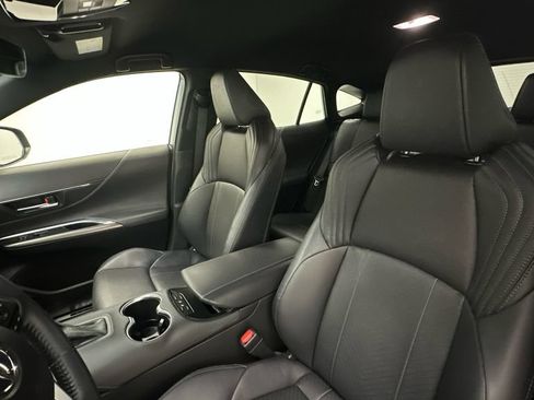 Certified 2021 Toyota Venza XLE w/ Softex Package AWD/4WD image 9