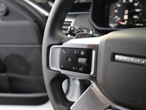 Certified 2025 Land Rover Discovery S image 23