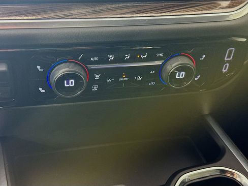 Used 2023 Chevrolet Silverado 1500 LT w/ Z71 Off-Road Package image 16