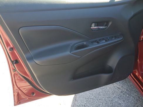 Used 2025 Nissan Versa SV image 10