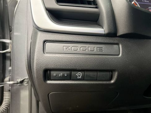 Used 2024 Nissan Rogue S AWD/4WD image 18