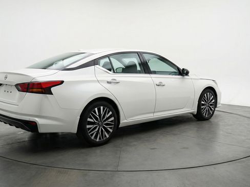 Used 2025 Nissan Altima 2.5 SV FWD image 9